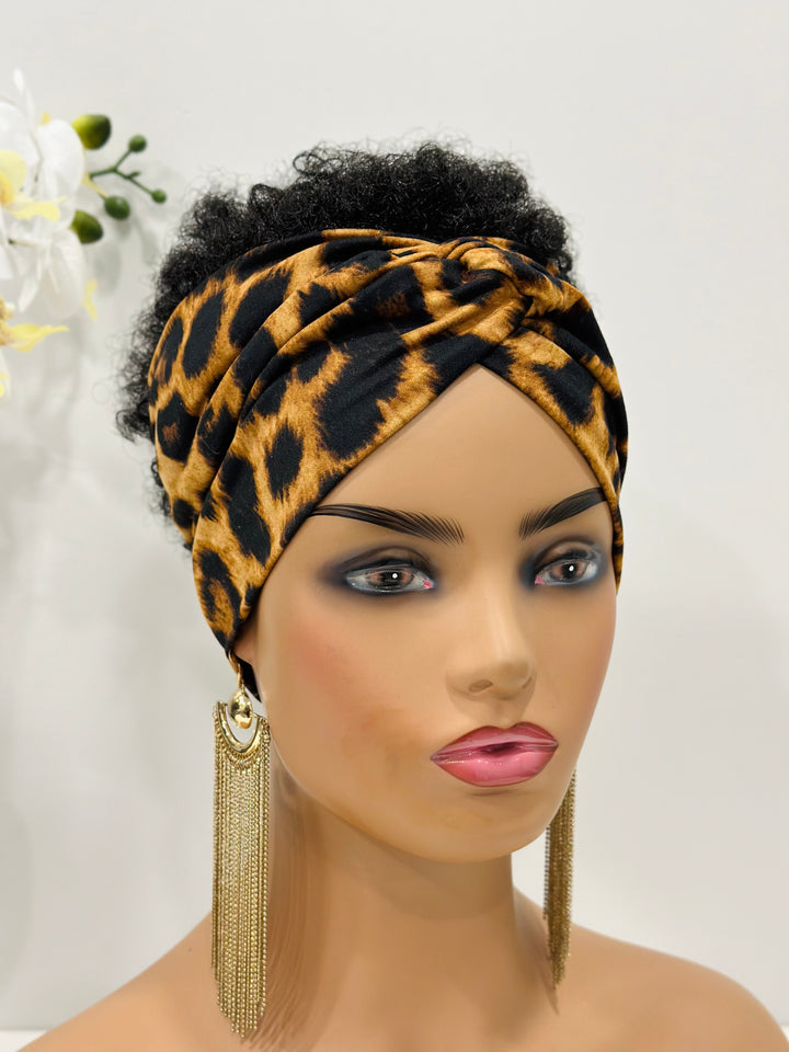 Shop the Animal Print Twist Headband, a lightweight headband with a chic twist design. Perfect for daily wear, this leopard print headband combines style and comfort!